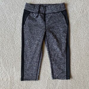 oiselle Heather Gray and Black Kids Pull-On Capri Leggings